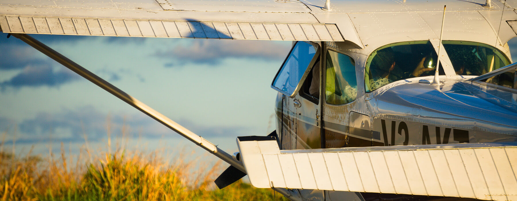 Aircraft facing field